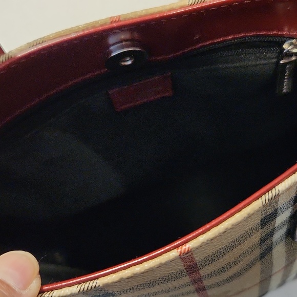 Classic Burberry Haymarket Check Tote - Picture 13 of 13